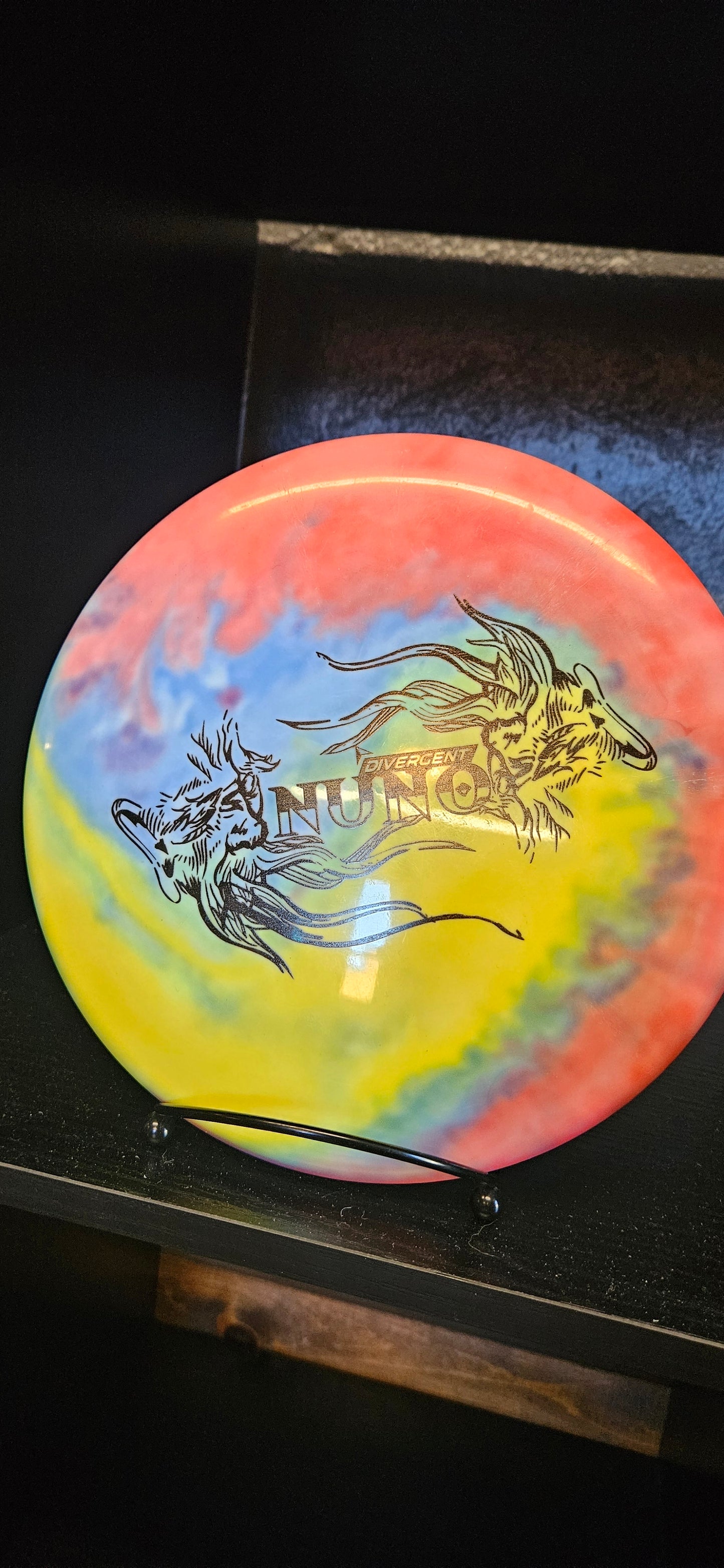 Dyed Divergent Discs Nuno